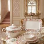 Service de Table "Romance Royale" – 21 Pièces, Motif Floral aux Roses et Liseré Doré