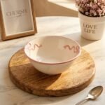 Bol en Céramique Émaillée - Décor Nœuds en Relief et Liseré Rose Pastel