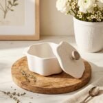 Mini Cocotte en Céramique Blanche - Couvercle à Motif Dentelle en Relief